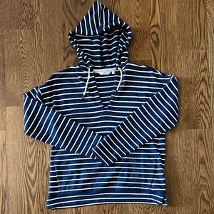 Like new Vineyard Vines ultra soft hooded sweatshirt